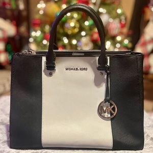 Black & white Michael Kors purse